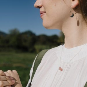 Alternative view of Colgante Tosca de Fauna Y Flora