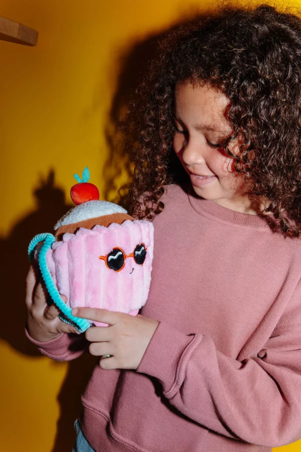 Peluche Cherry Cake de Hello Hossy - Imagen 2