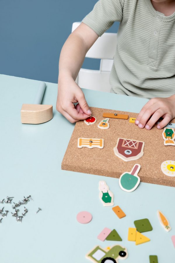 Juego creativo con martillo de madera Granja de Trixie - Imagen 3