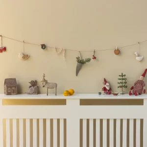 Alternative view of Reno pequeño de madera natural de Maileg