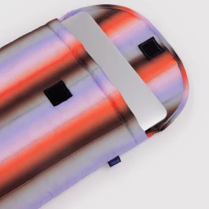 Alternative view of Funda acolchada para portátil de 16" Gradient Stripe Poppy and Lilac de Baggu