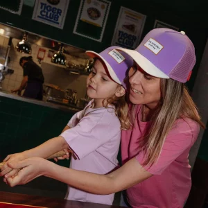 Alternative view of Gorra Mini Iris Hello Hossy - Adulto