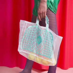 Alternative view of Bolso de organza Plastic green de Brigitte Tanaka