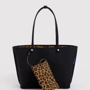 Alternative view of Bolso tote grande reversible Leopard Mix de Baggu