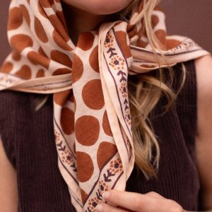 Alternative view of Foulard Grande Latika Cashew Weights de Apaches Collection